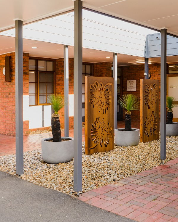courtyard at Tuckers funeral home